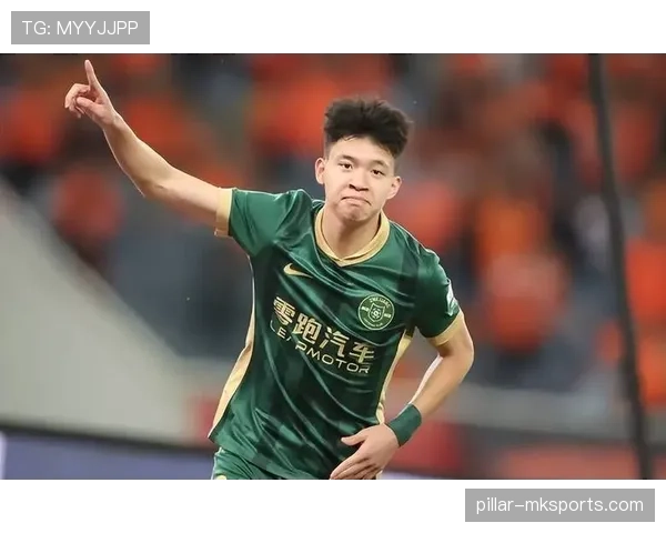 足球新星崛起：年轻天才闪耀赛场，开启辉煌新篇章